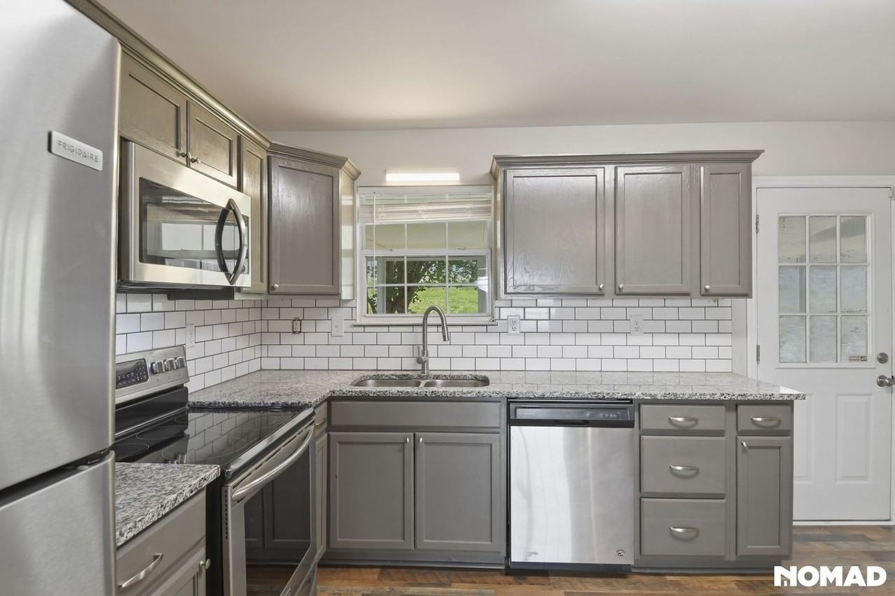 3380 Sheila Dr Se - Photo 3 of 16