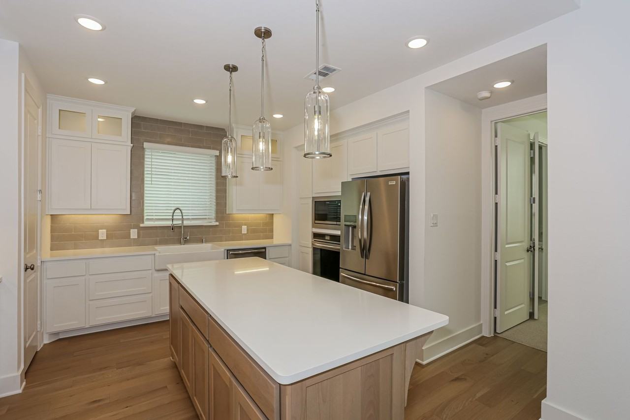 2852 Holland Ct - Photo 3 of 40