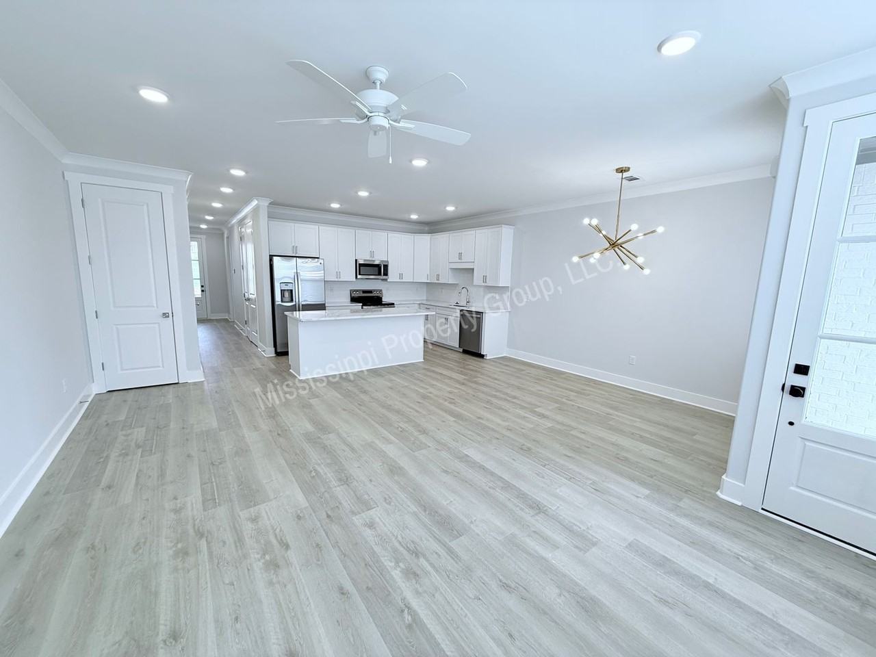 615 Miramar Ln - Photo 3 of 30