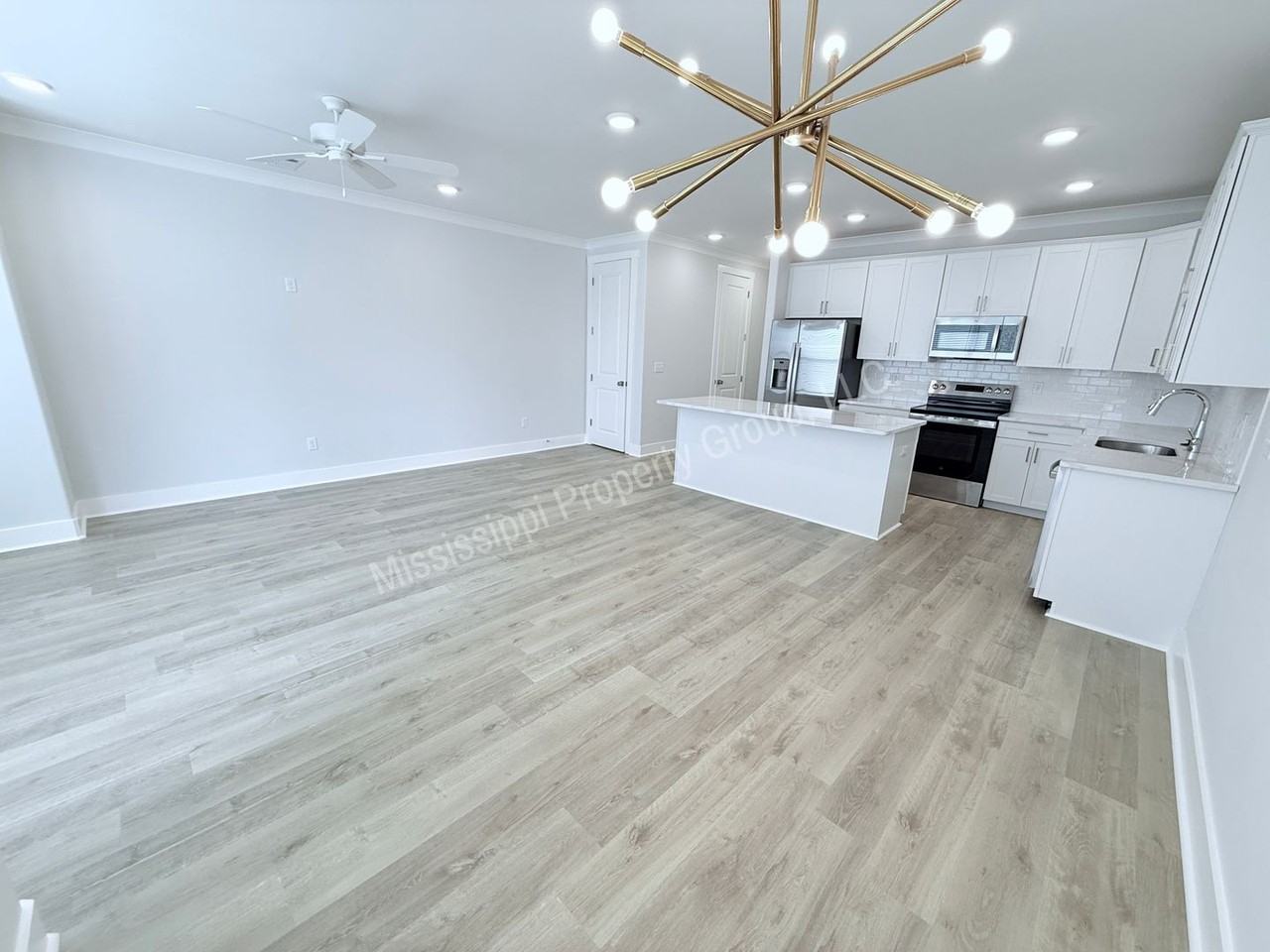 615 Miramar Ln - Photo 4 of 30