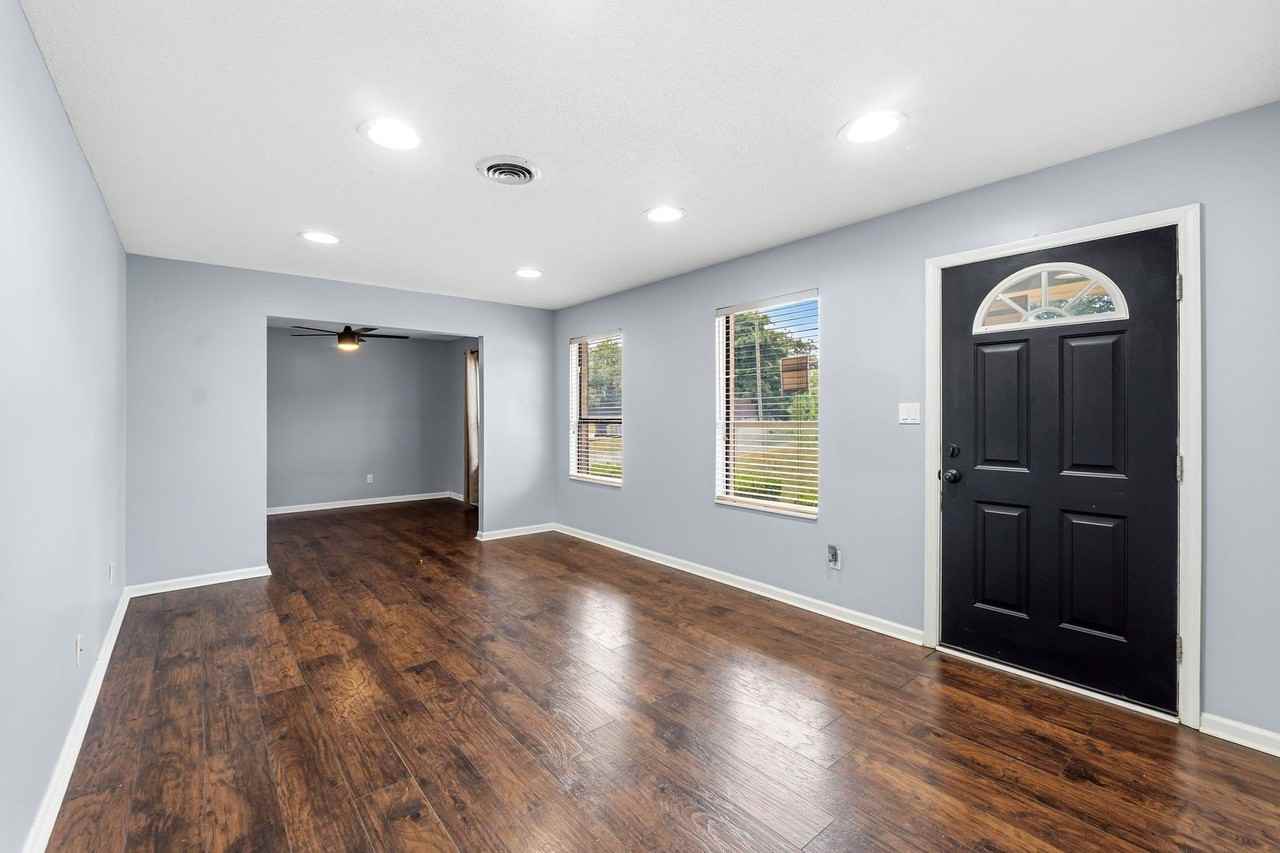 262 Indian Creek Rd - Photo 4 of 21