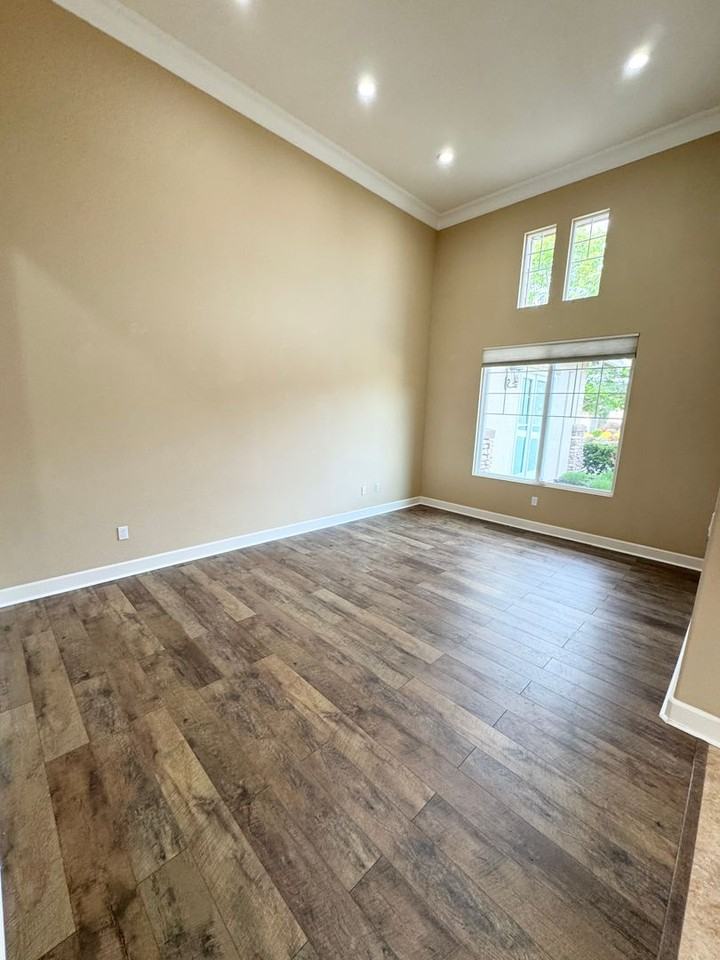 1053 Overland Ln - Photo 4 of 46