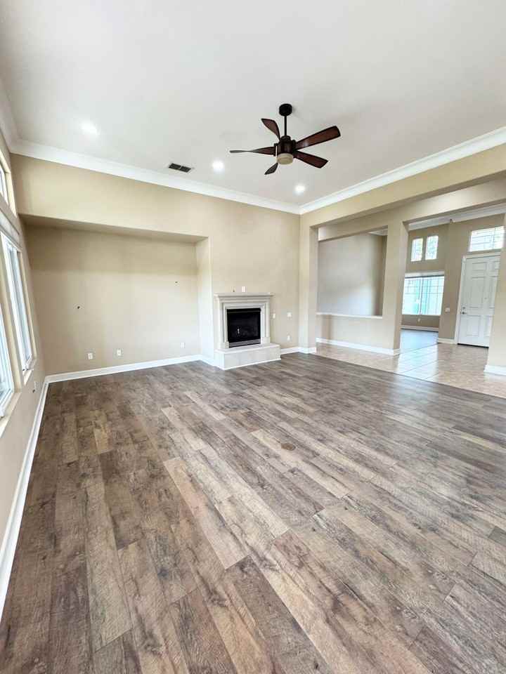 1053 Overland Ln - Photo 5 of 46
