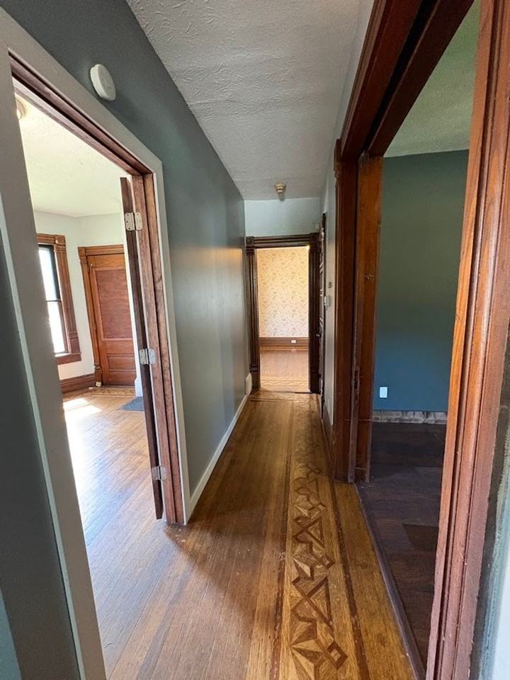 532 Crosby St - Photo 6 of 29