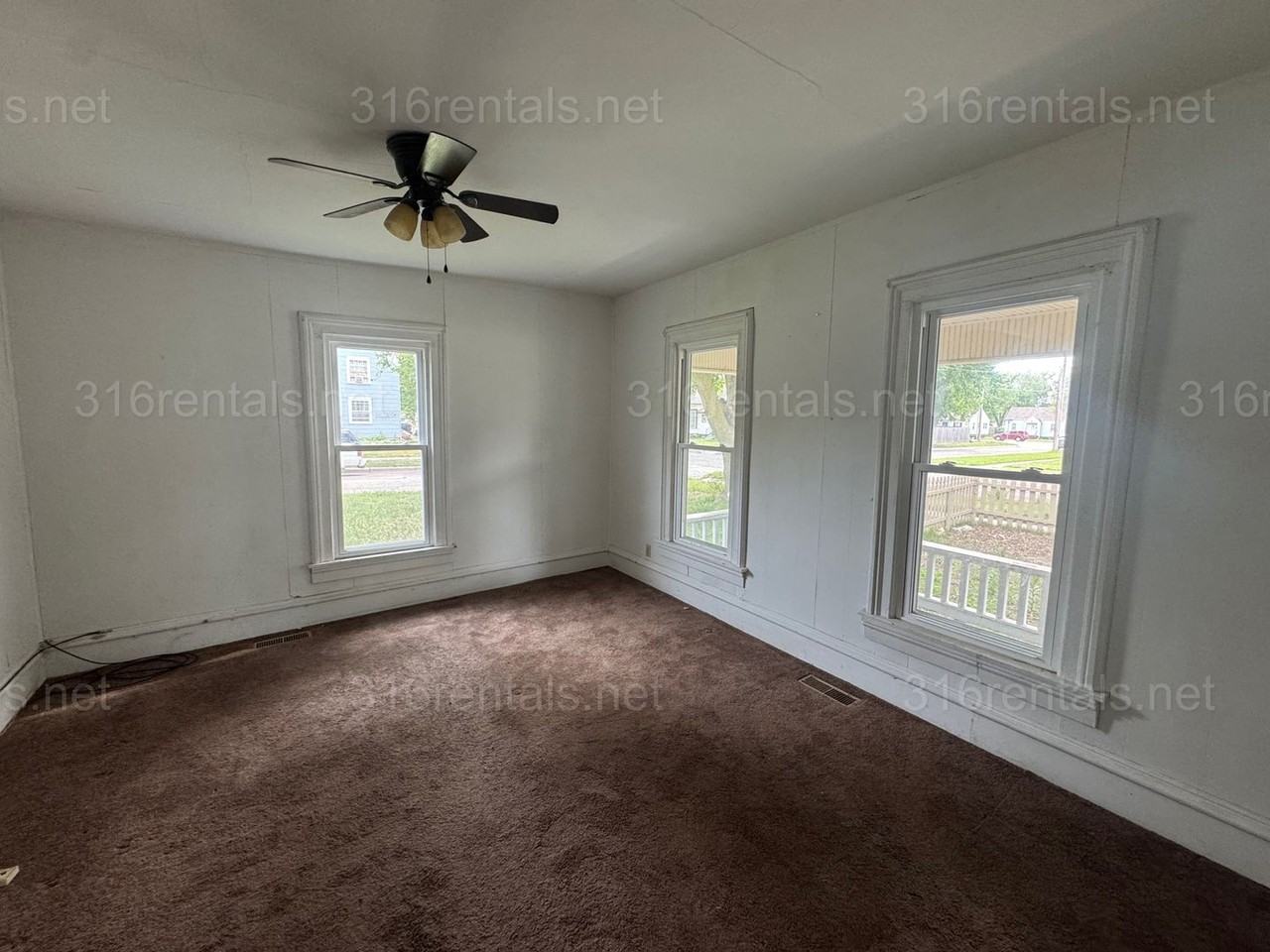 218 Allison St - Photo 4 of 7