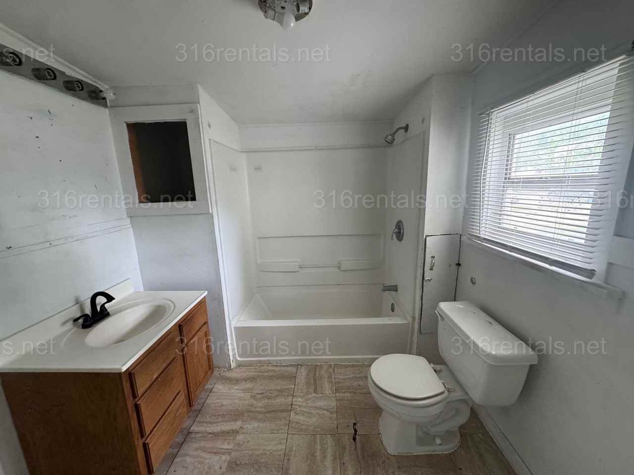 218 Allison St - Photo 5 of 7
