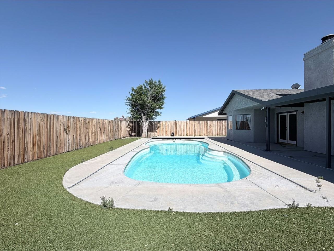 624 Yellow Astor Ave - Photo 2 of 20