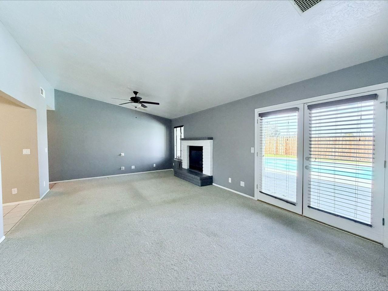 624 Yellow Astor Ave - Photo 4 of 20