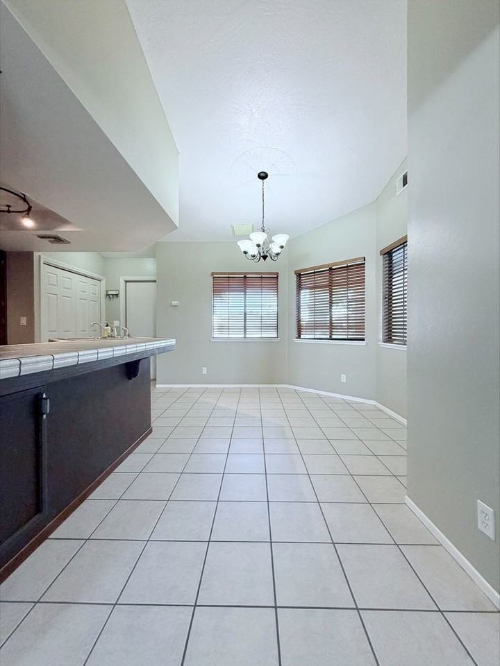 624 Yellow Astor Ave - Photo 6 of 20