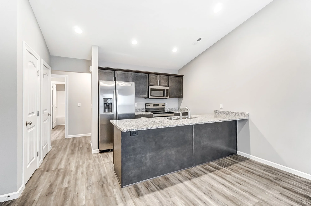 Ledgestone Townhomes - Photo 7 of 50