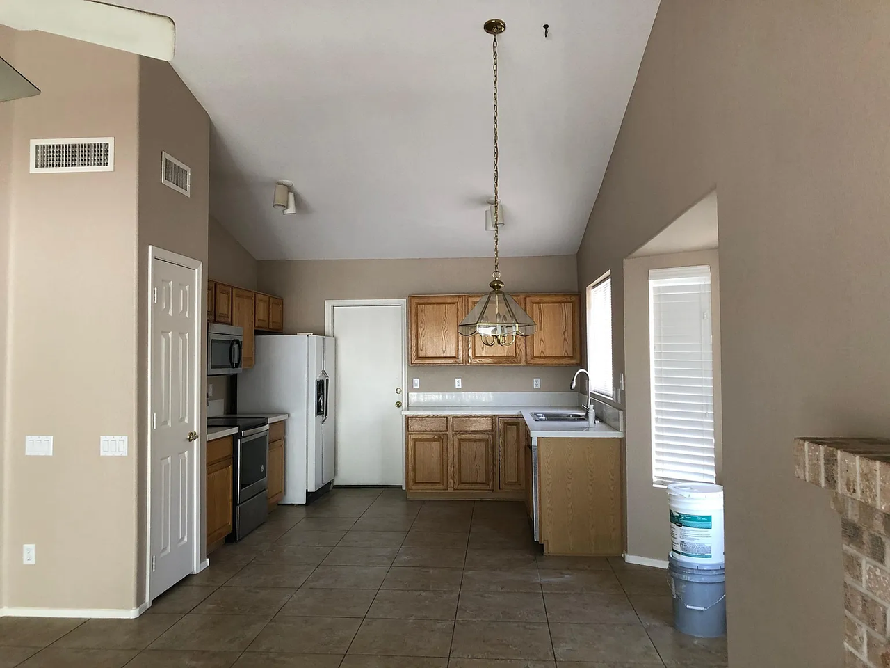 20621 N 63rd Dr - Photo 6 of 39