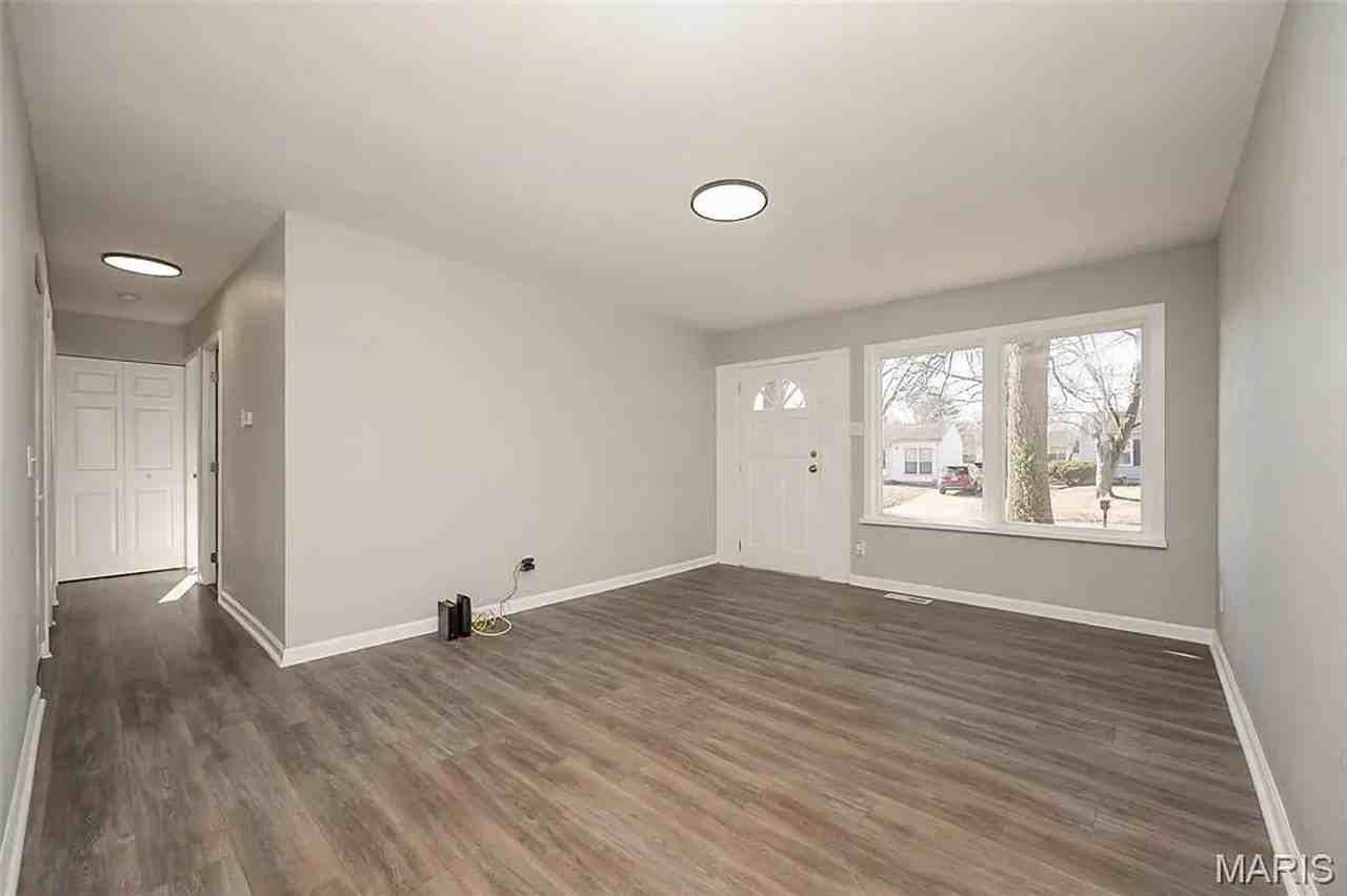 1321 Dominica Dr - Photo 3 of 24