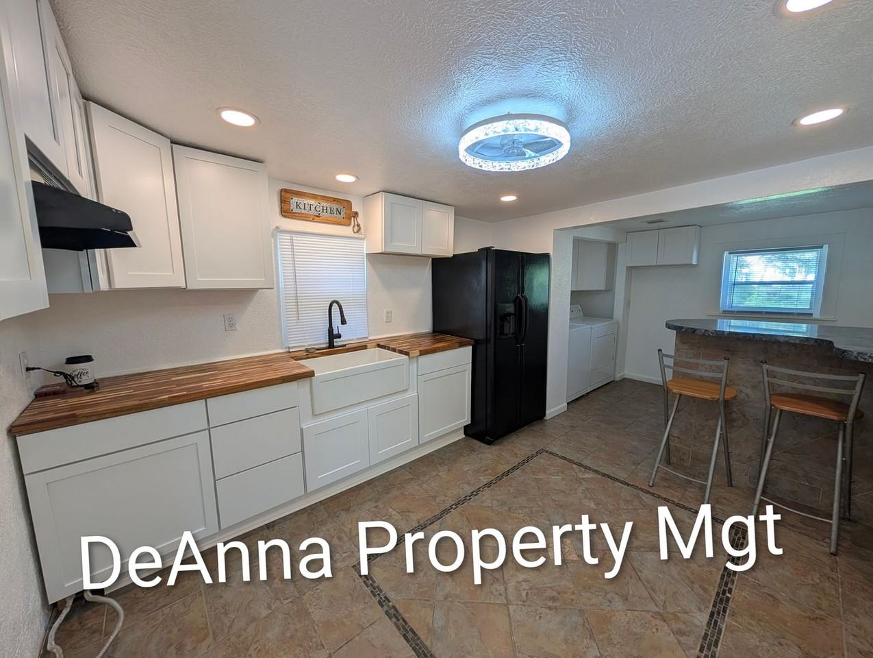 336 Columbus St - Photo 4 of 12