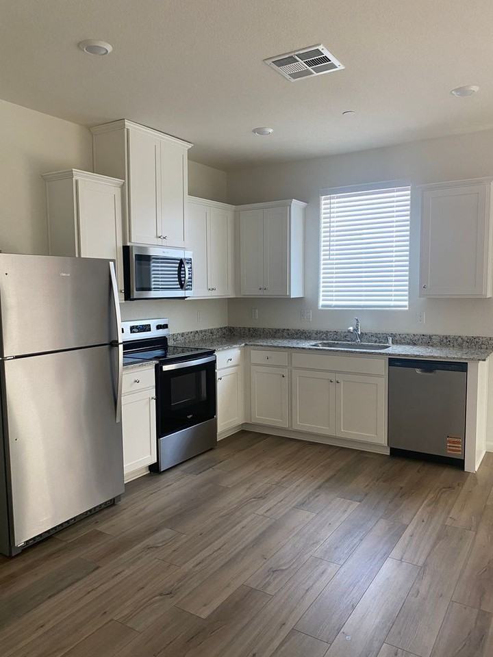 4516 Santa Fe St - Photo 7 of 15
