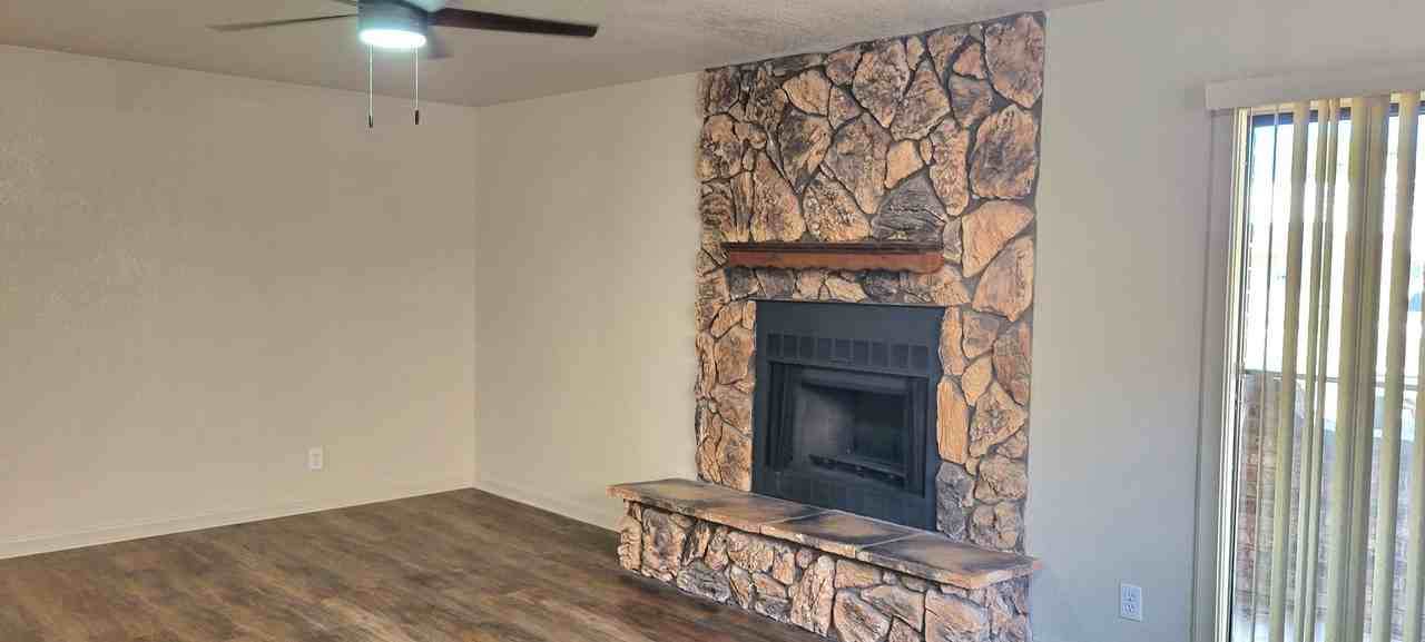 800 Laurelwood Dr - Photo 5 of 20