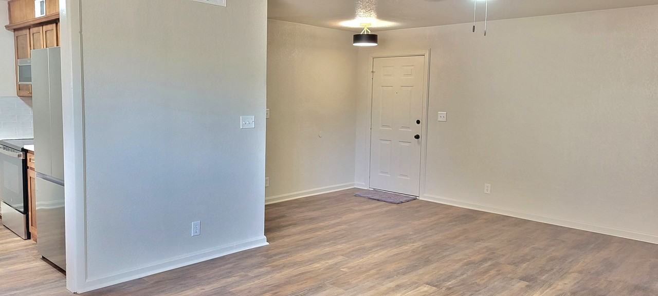 800 Laurelwood Dr - Photo 6 of 20
