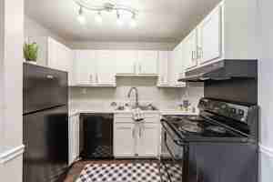 featured image of 1585 Hollywood Dr