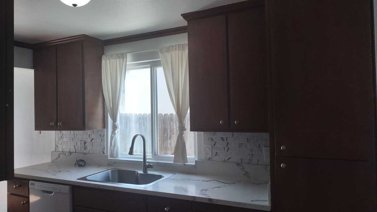 4111 Ozro Ct - Photo 5 of 29