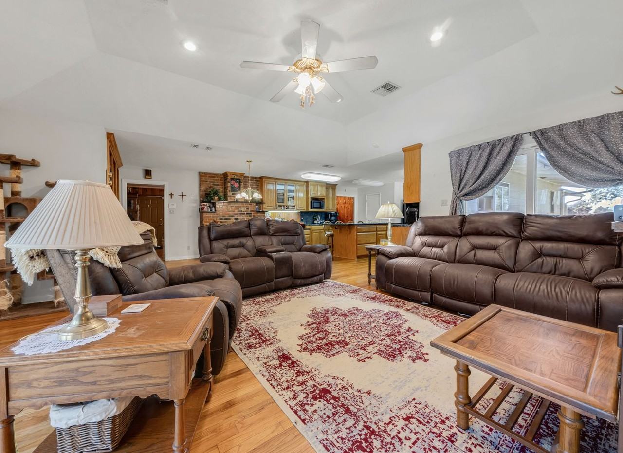 4269 Wilcox Ln - Photo 4 of 36