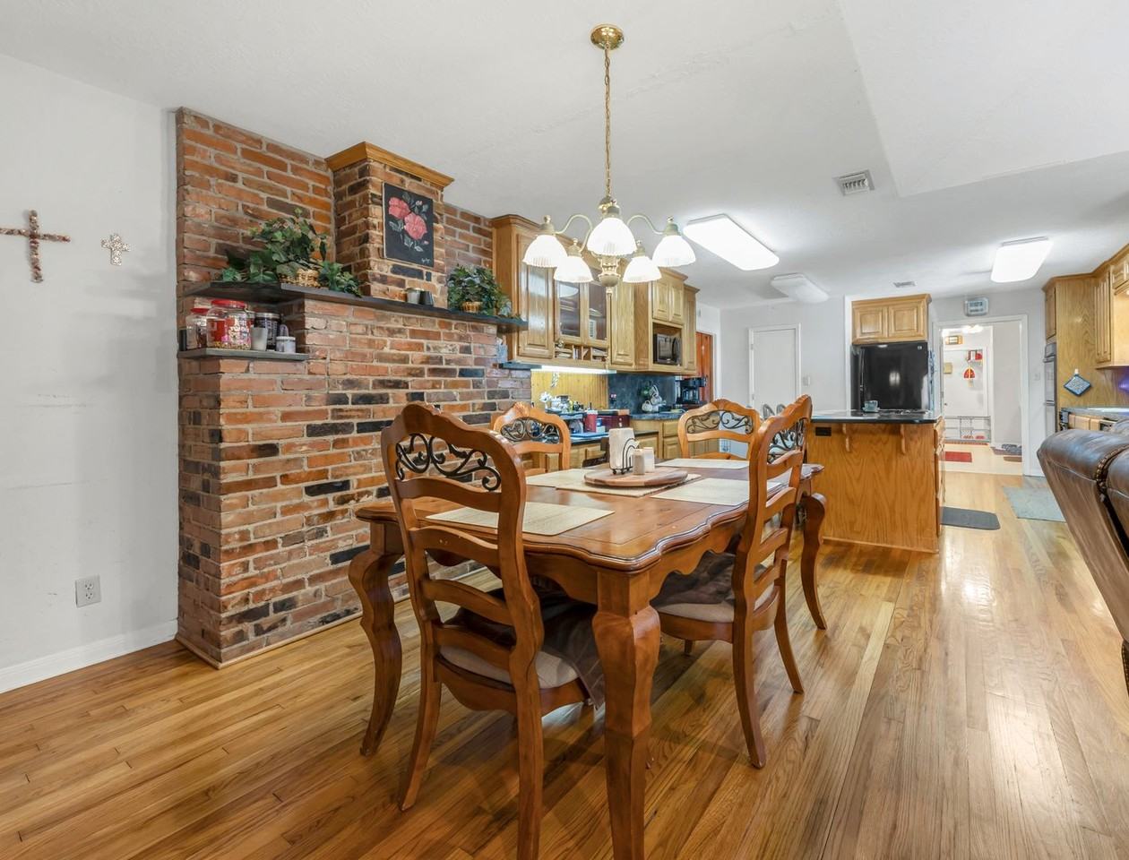 4269 Wilcox Ln - Photo 5 of 36
