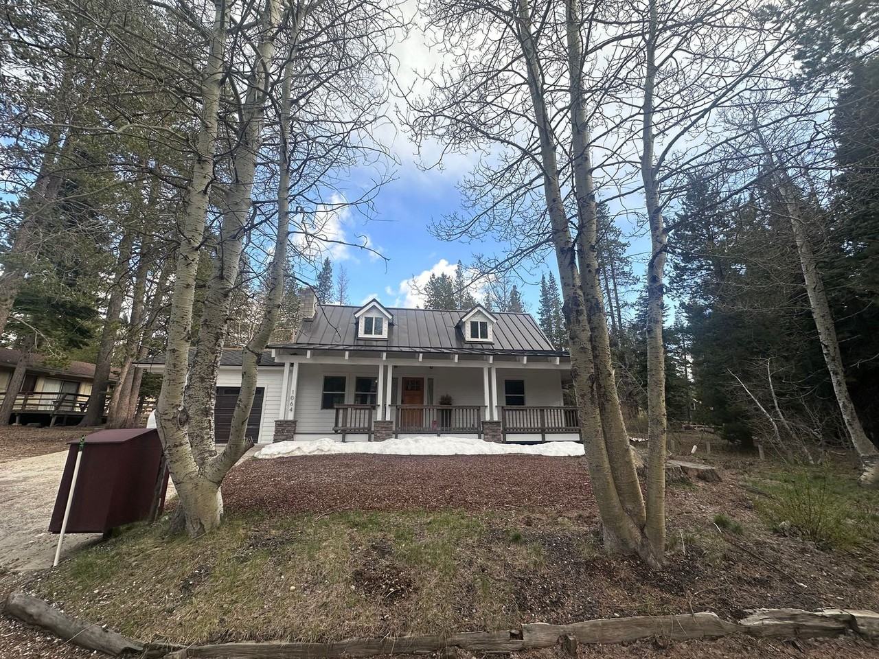 1064 Modoc Way - Photo 2 of 20
