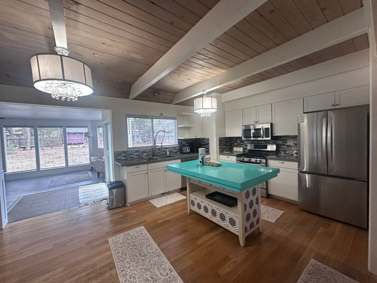 1064 Modoc Way - Photo 5 of 20