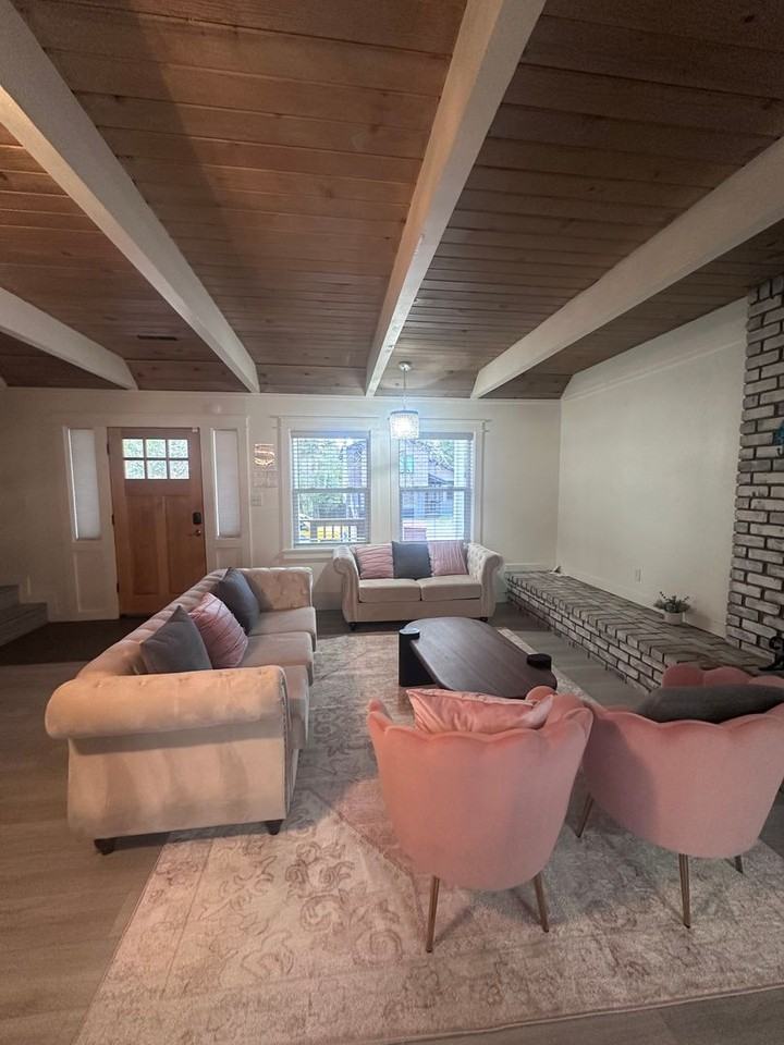1064 Modoc Way - Photo 6 of 20