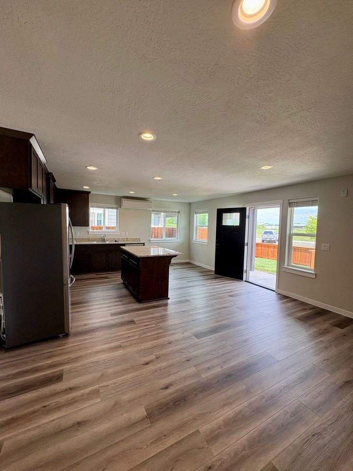 1121 Annalise St - Photo 2 of 15