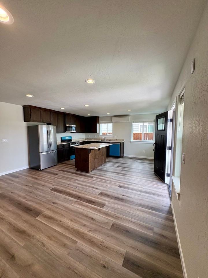 1121 Annalise St - Photo 3 of 15