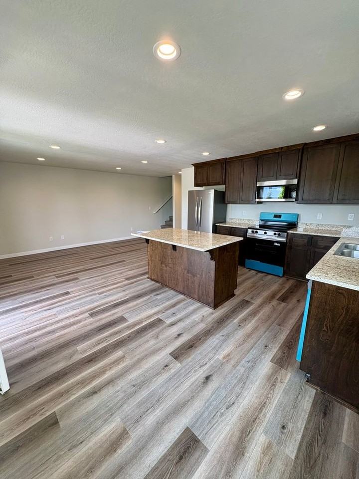 1121 Annalise St - Photo 4 of 15
