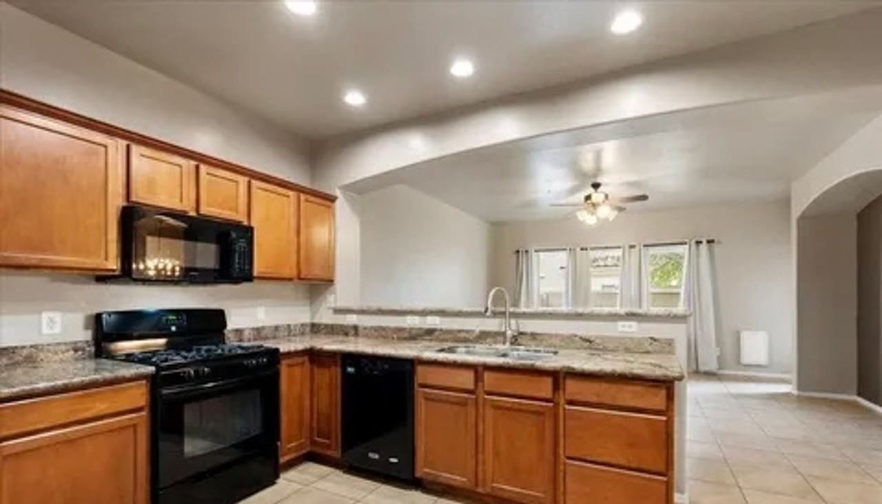 863 Tiablanca Rd - Photo 3 of 18