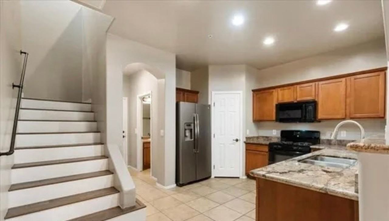 863 Tiablanca Rd - Photo 4 of 18