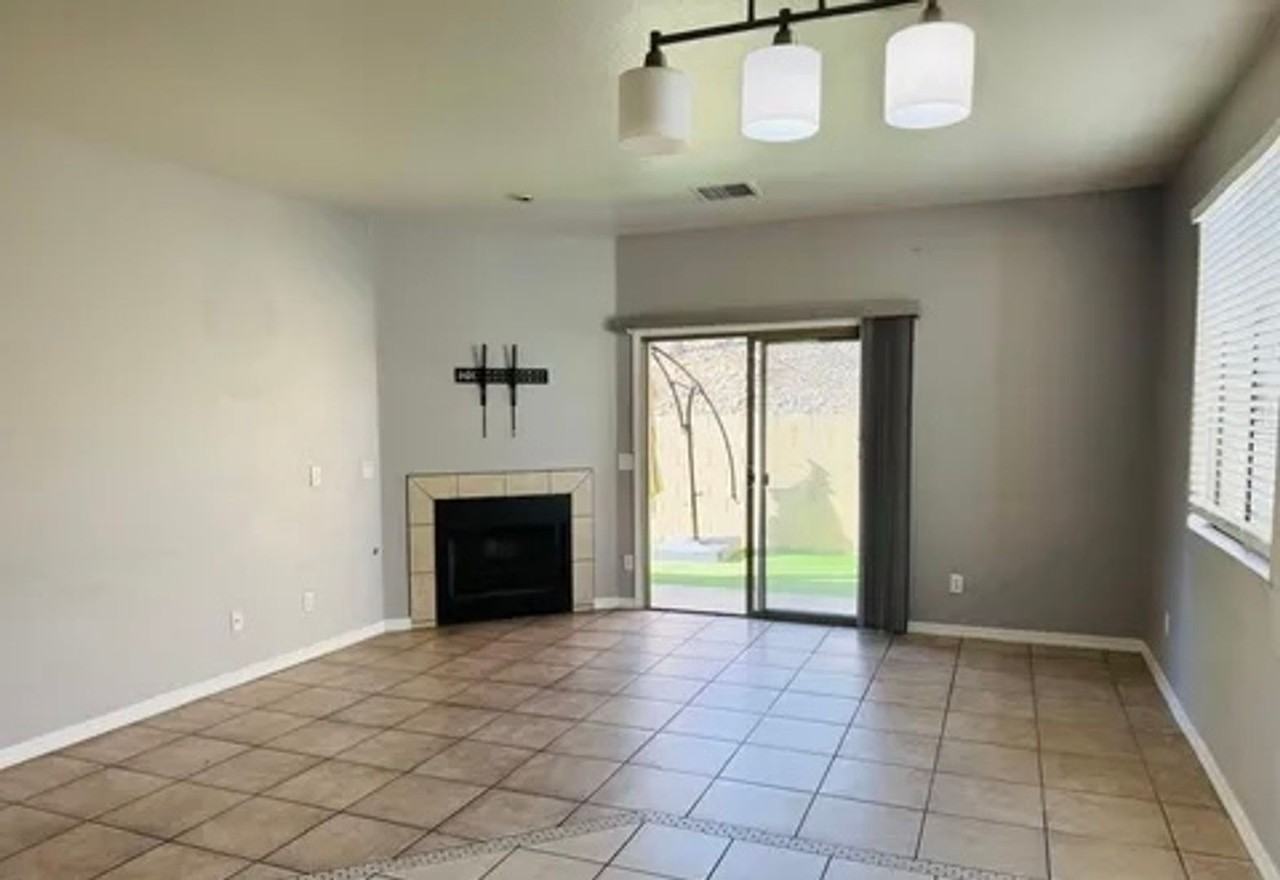 1070 S 16th Pl - Photo 5 of 18