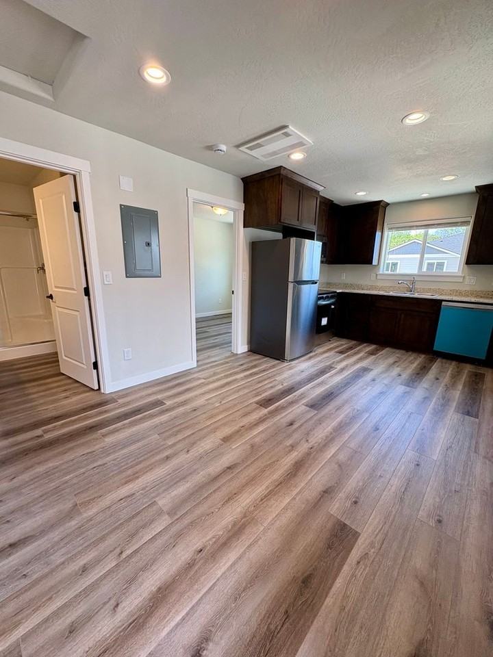 1123 Annalise St - Photo 2 of 8