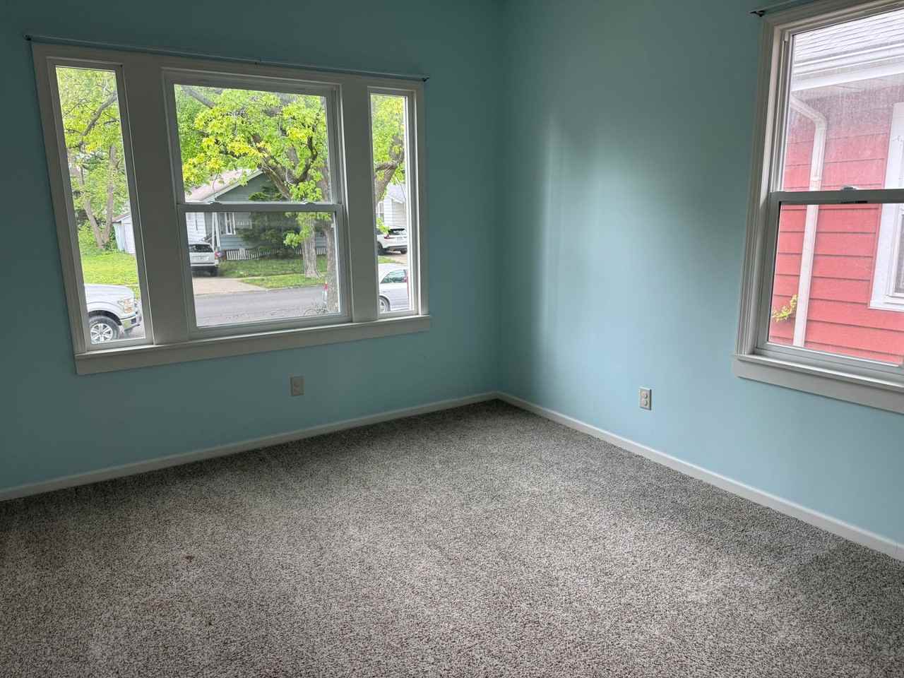 2114 S Spring St - Photo 2 of 11