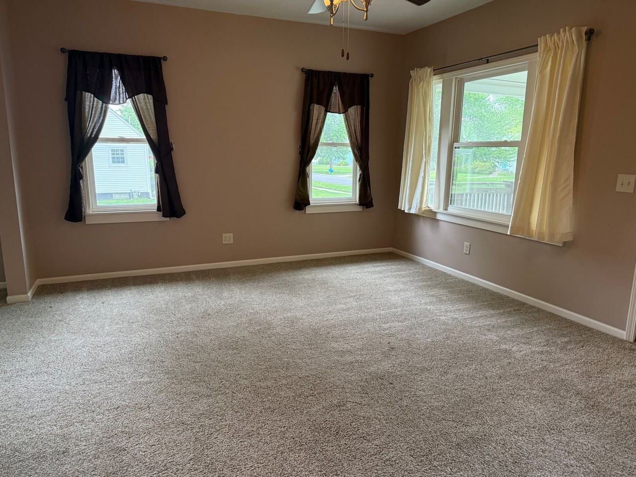 2114 S Spring St - Photo 7 of 11