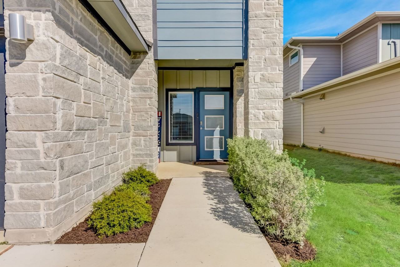 109 Cupreata Ln - Photo 4 of 50