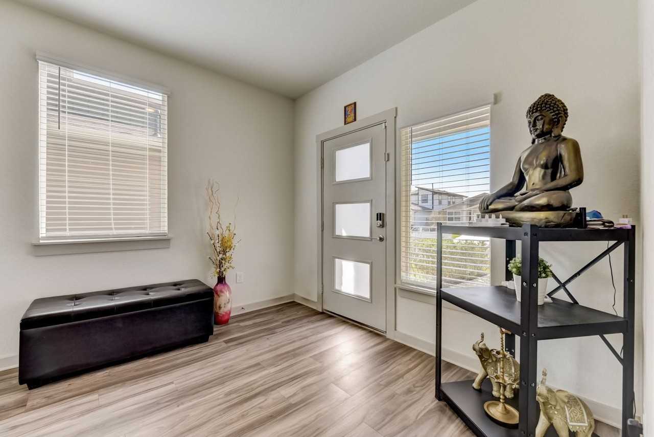 109 Cupreata Ln - Photo 5 of 50