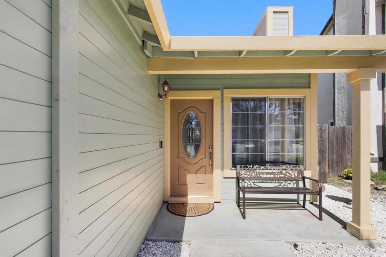 1377 Elwood St - Photo 2 of 28