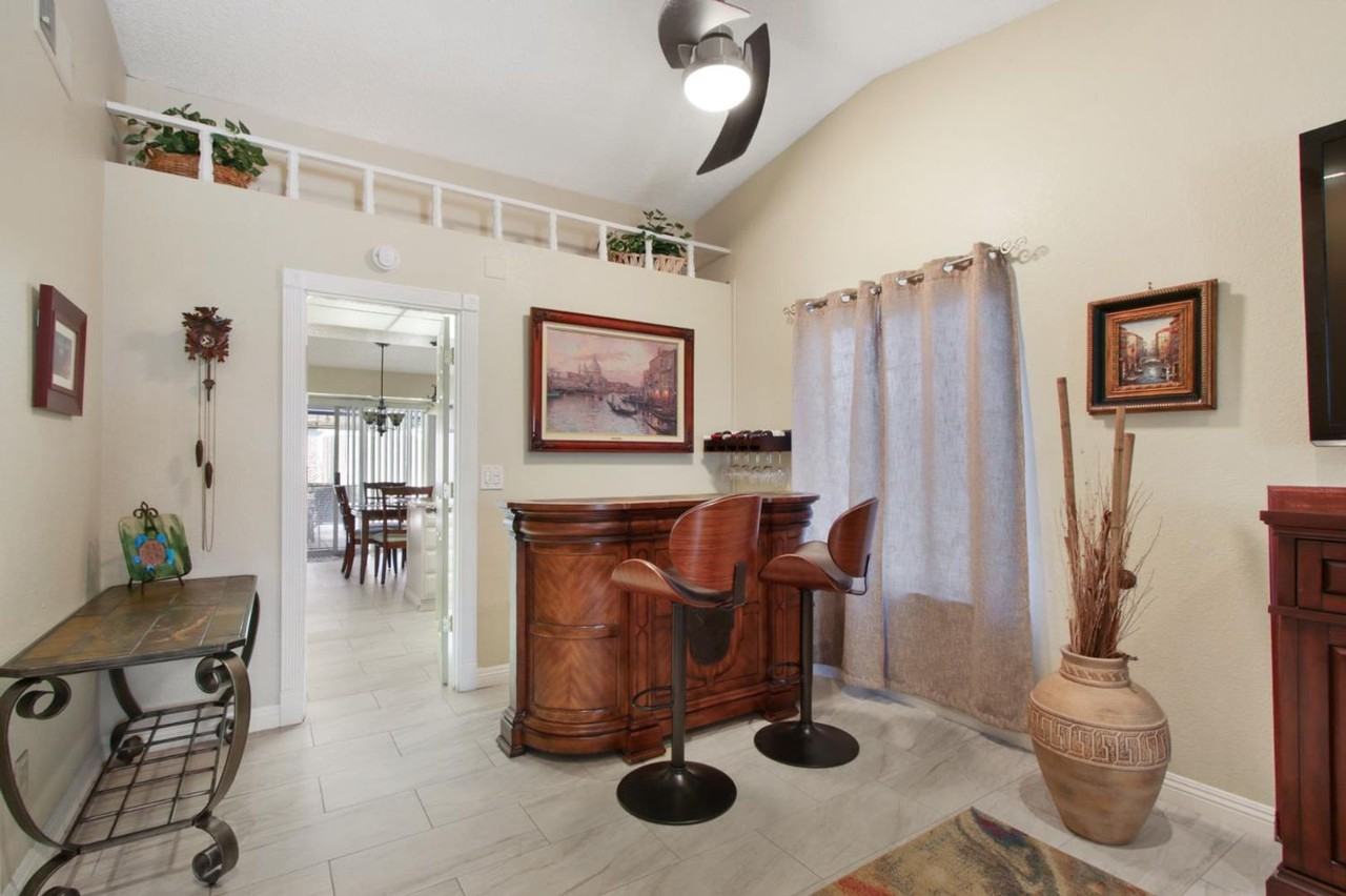 1377 Elwood St - Photo 4 of 28