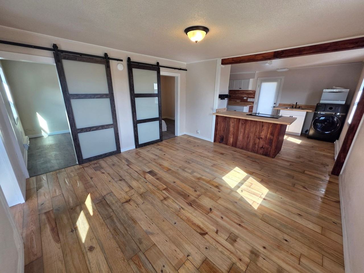 2927 E Mission Ave - Photo 2 of 8
