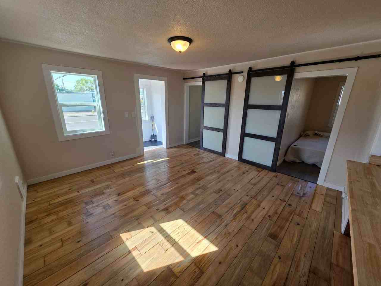 2927 E Mission Ave - Photo 3 of 8