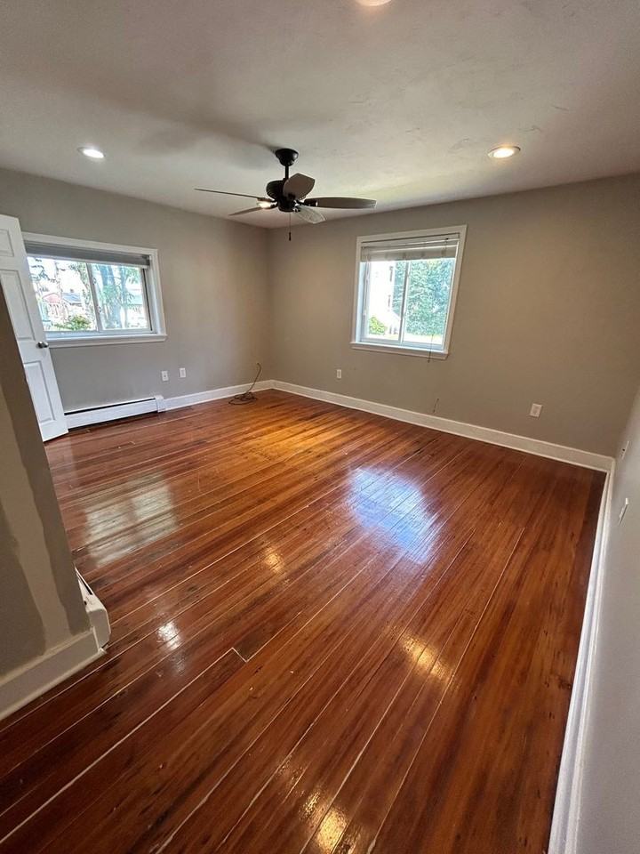 48 Port Norfolk St - Photo 5 of 17