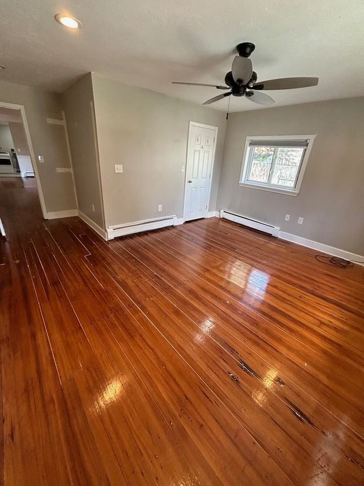48 Port Norfolk St - Photo 6 of 17