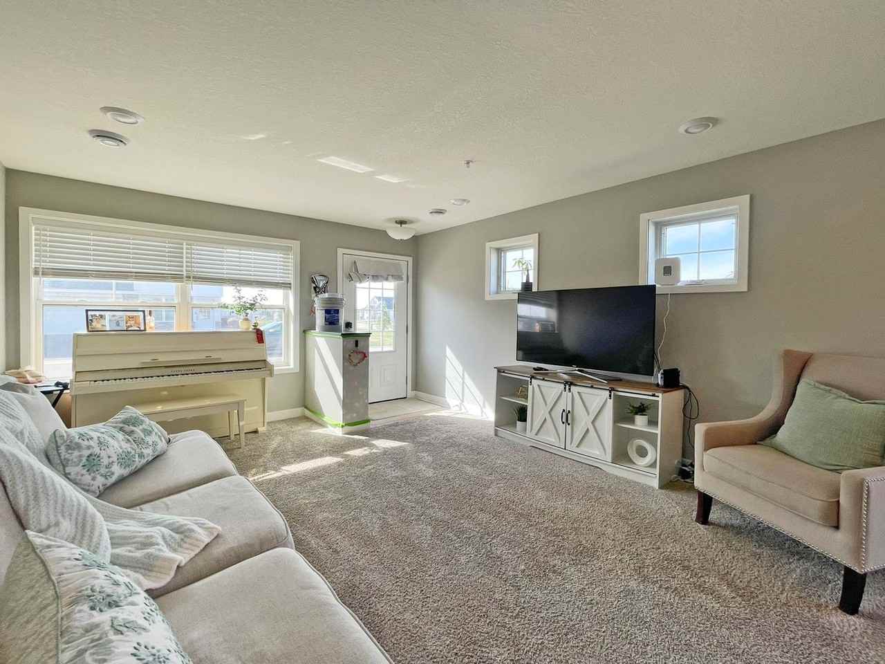 6113 Idler Cir S - Photo 2 of 29
