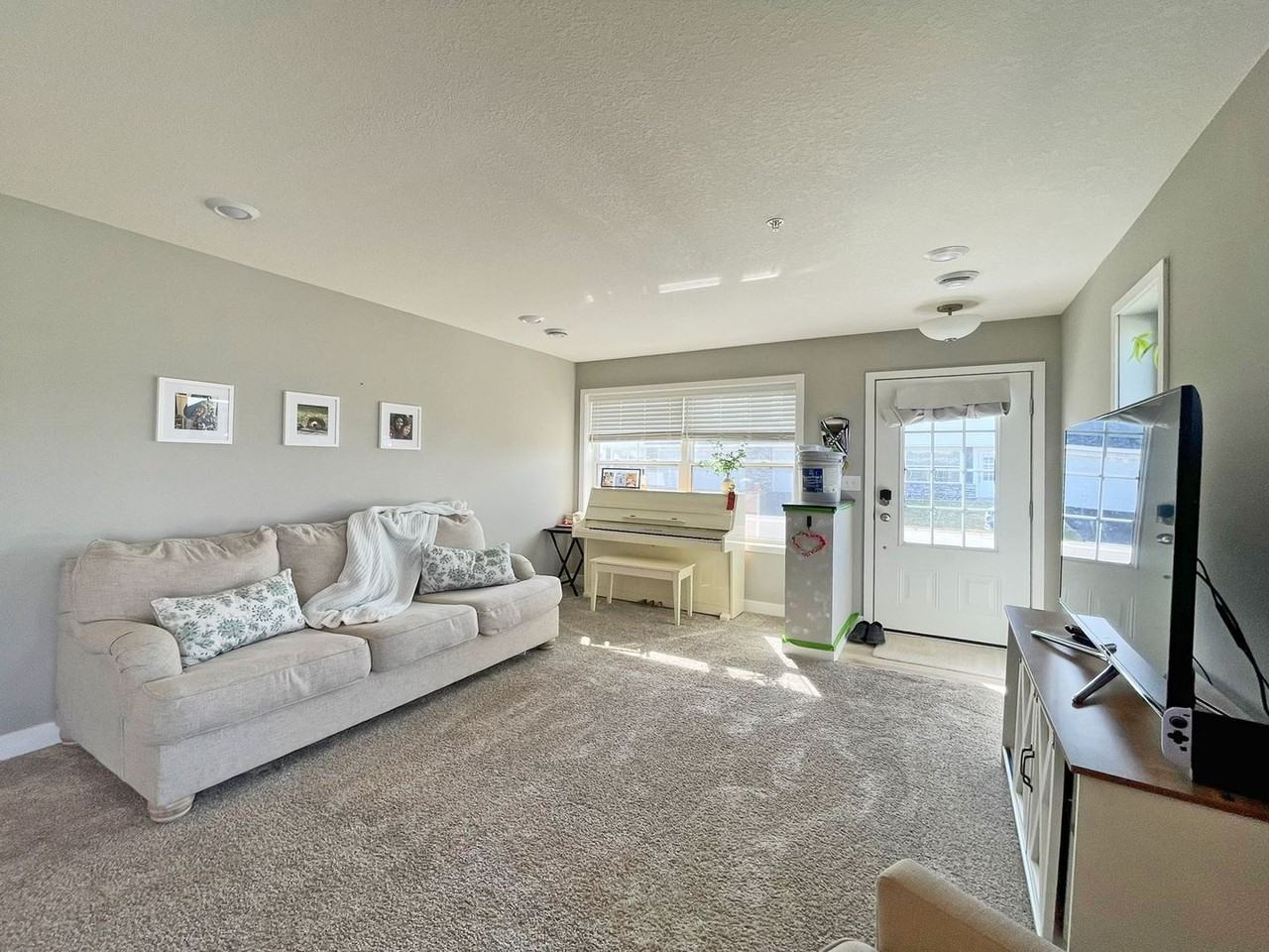 6113 Idler Cir S - Photo 3 of 29