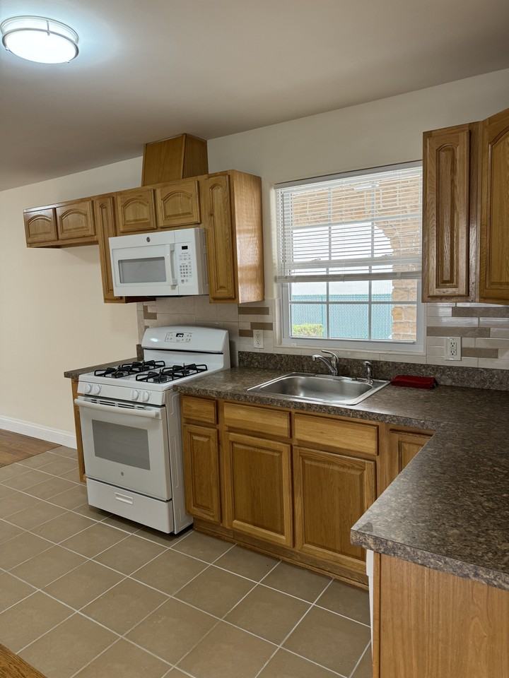 332 Niles St #1 - Photo 6 of 17