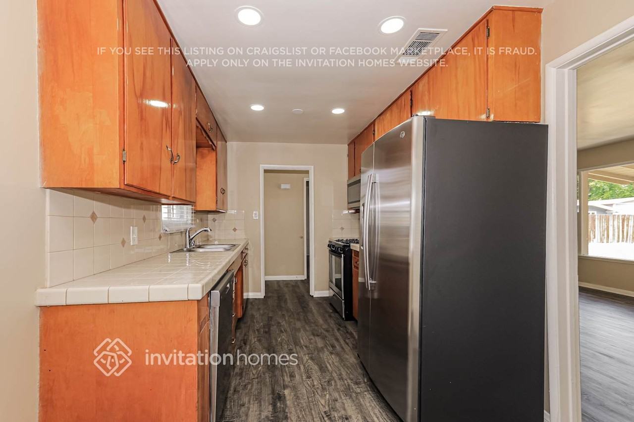 6910 Malibu Dr - Photo 7 of 17