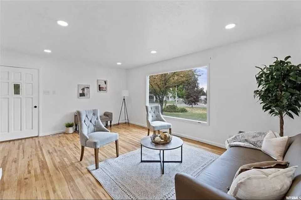 6915 S Brookhill Dr - Photo 2 of 17