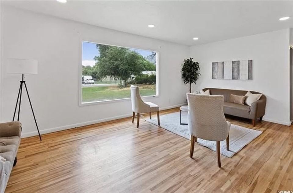6915 S Brookhill Dr - Photo 4 of 17